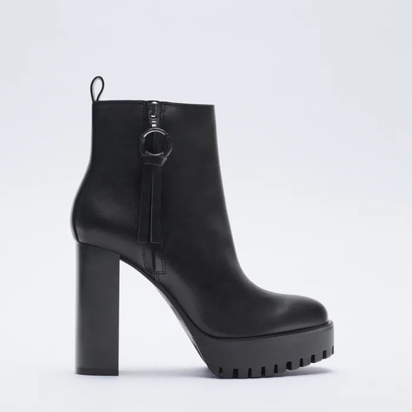 NWT. Zara High Heel Treaded Ankle Boots. Size 9. - Picture 1 of 7